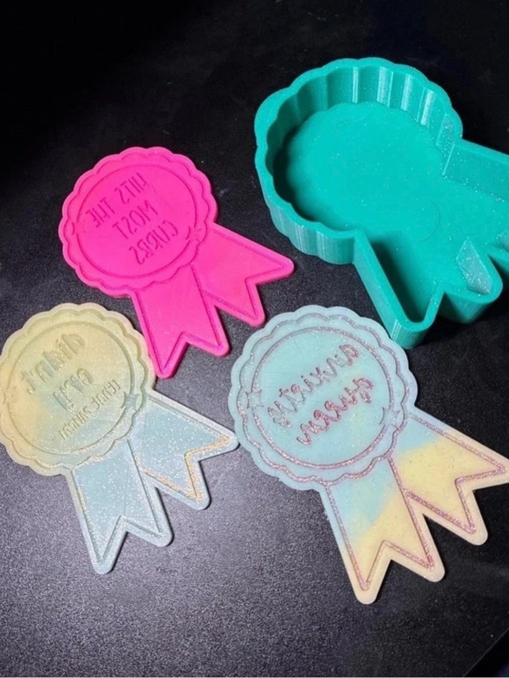 Ribbon freshie mold with 3 inserts